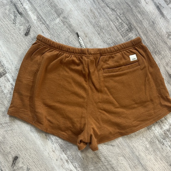 Vuori Sunnyside short in tumeric 😊❤️ - Picture 4 of 5